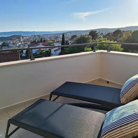 Sea View Ivana Apartment *